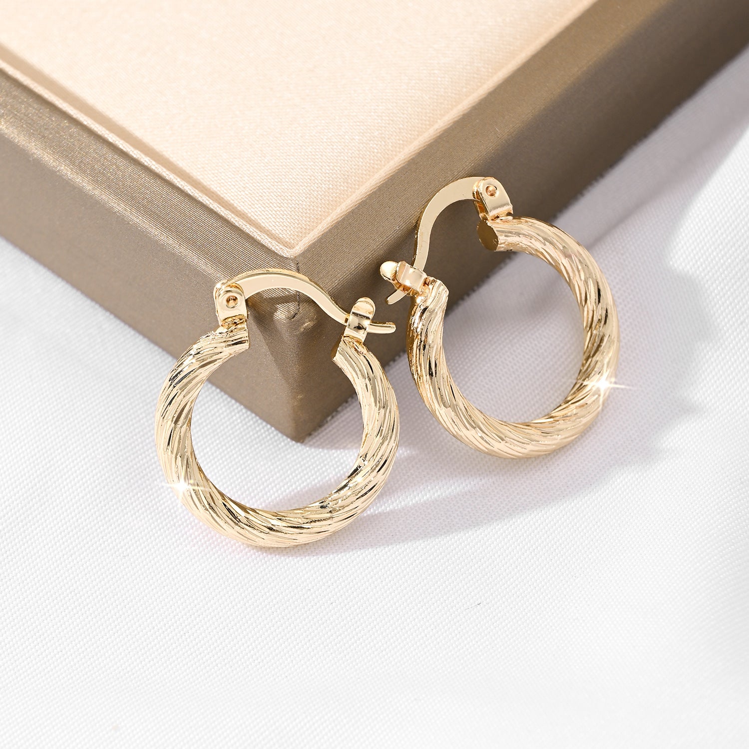 Mini Geometric Hammered-Effect 18K Gold-Plated Earrings