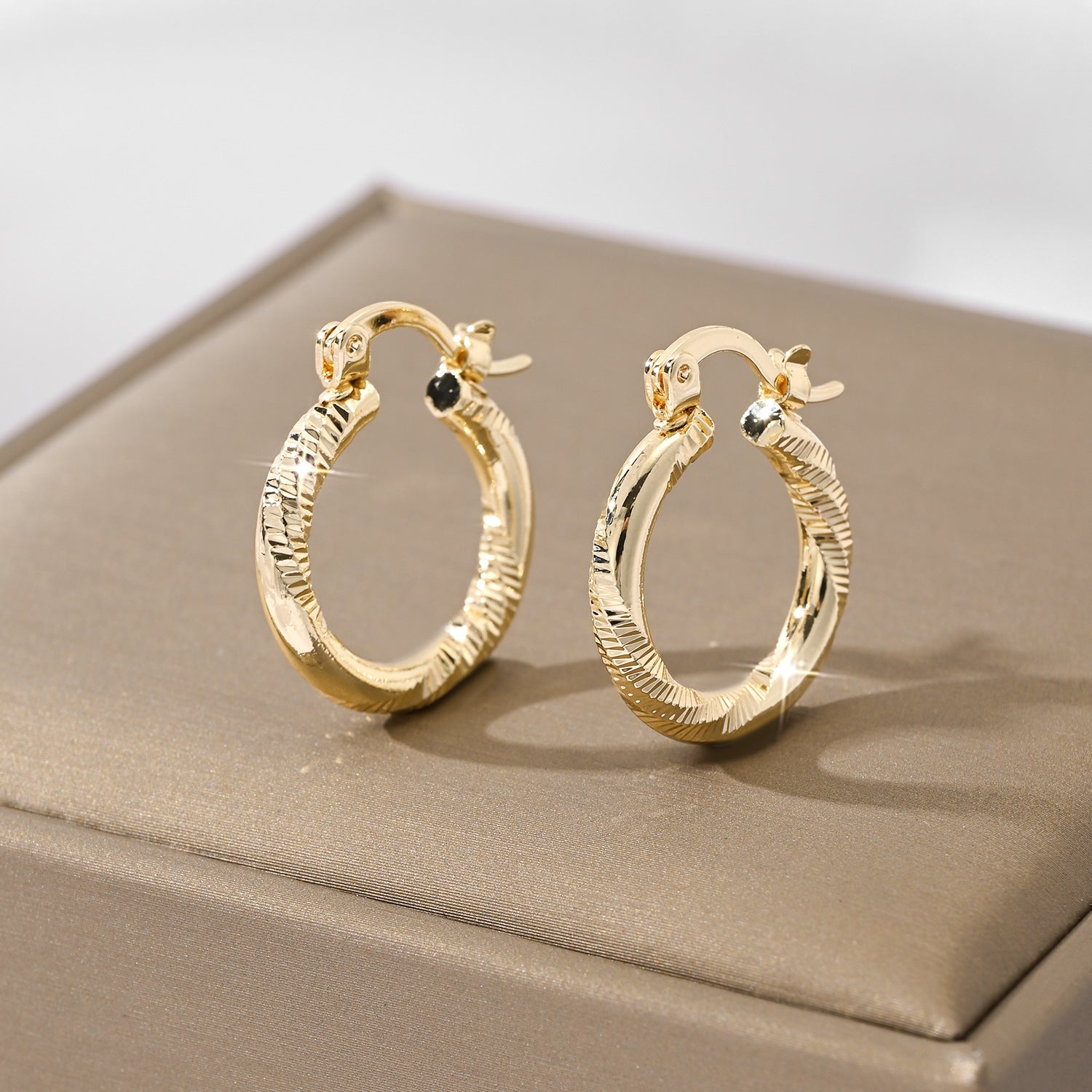 Mini Geometric Hammered-Effect 18K Gold-Plated Earrings