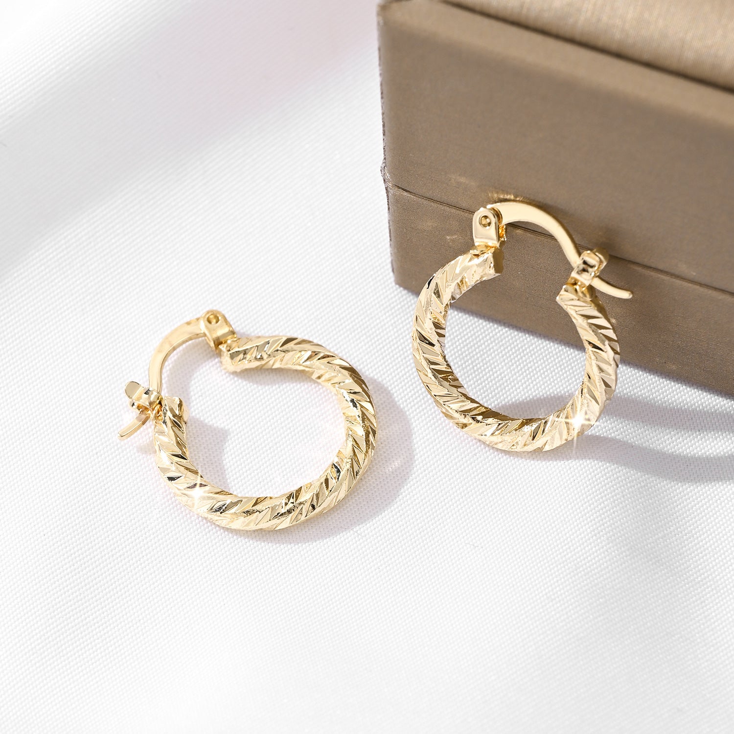 Mini Geometric Hammered-Effect 18K Gold-Plated Earrings